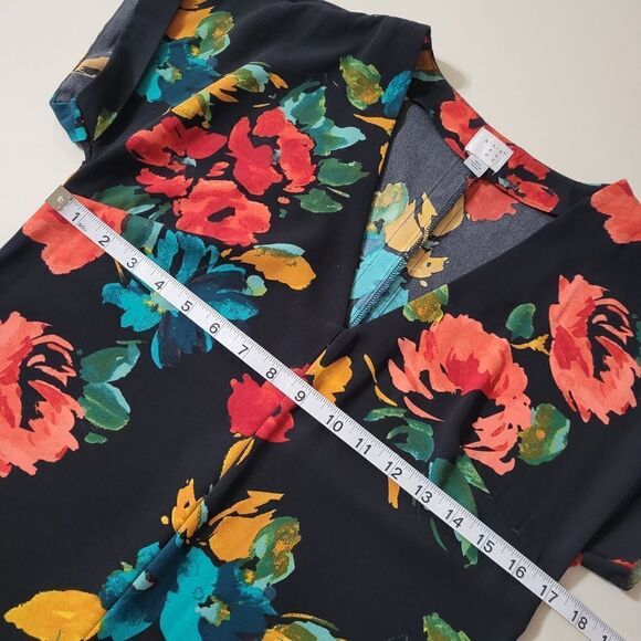 A New Day Floral Short Sleeve V-Neck Dress - Picture 5 of 16